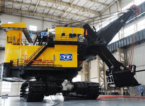 bmw宝马在线电子游戏世界最大挖掘机又是中国制造！重2000吨一天铲平2座山